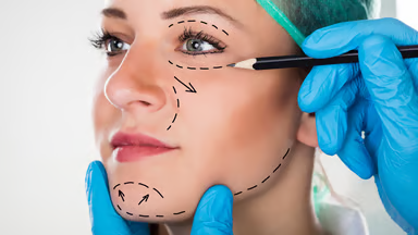 How Social Media Influences Cosmetic Surgery Decisions: Trends, Risks & Expert Advice